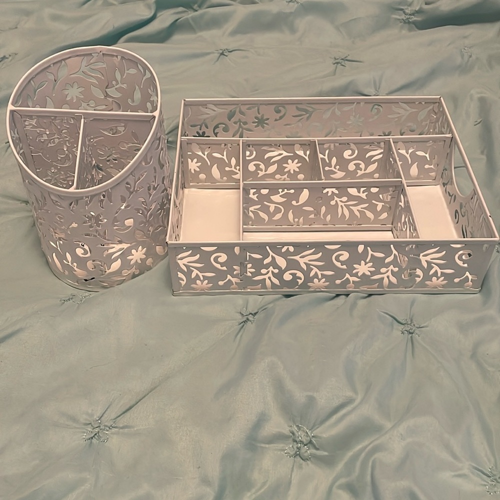 White Floral Organizer Set